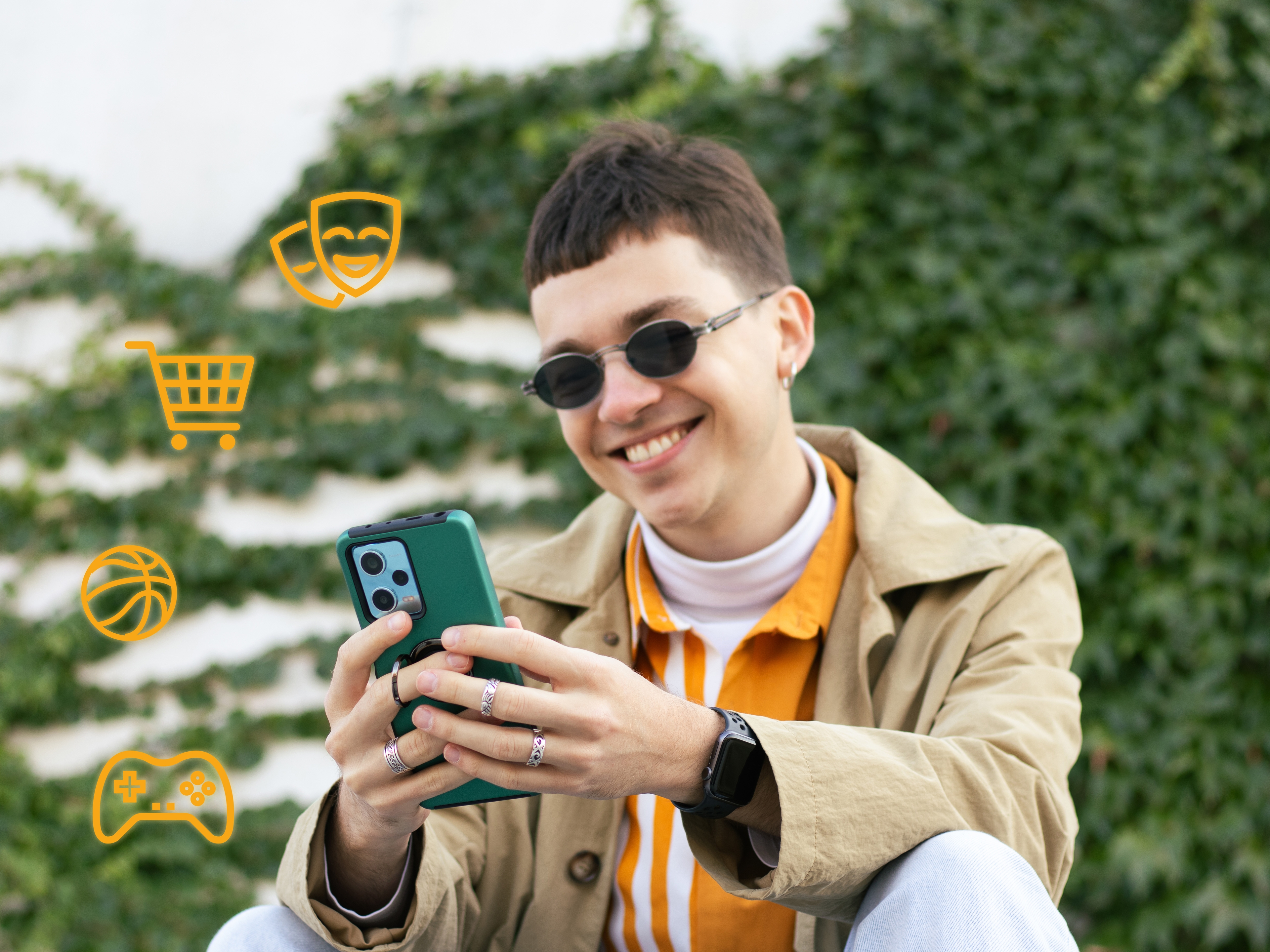 Bild einer Person, die ihr Handy anlächelt, und Elemente, die zeigen, wie paysafecard funktioniert